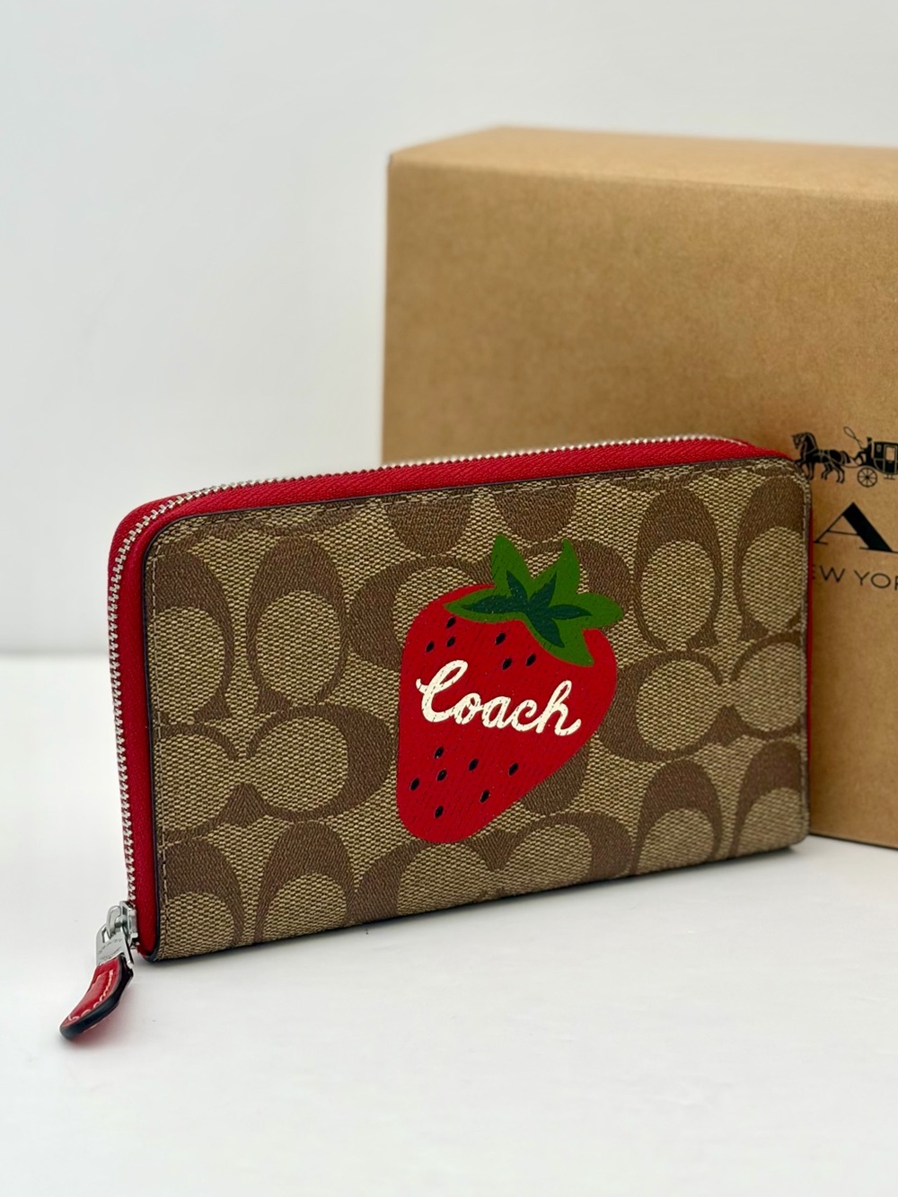 Coach Medium Id Zip Wallet
Signature Canvas With Wild
Strawberry